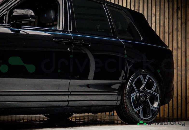 Rolls-Royce Cullinan Черный