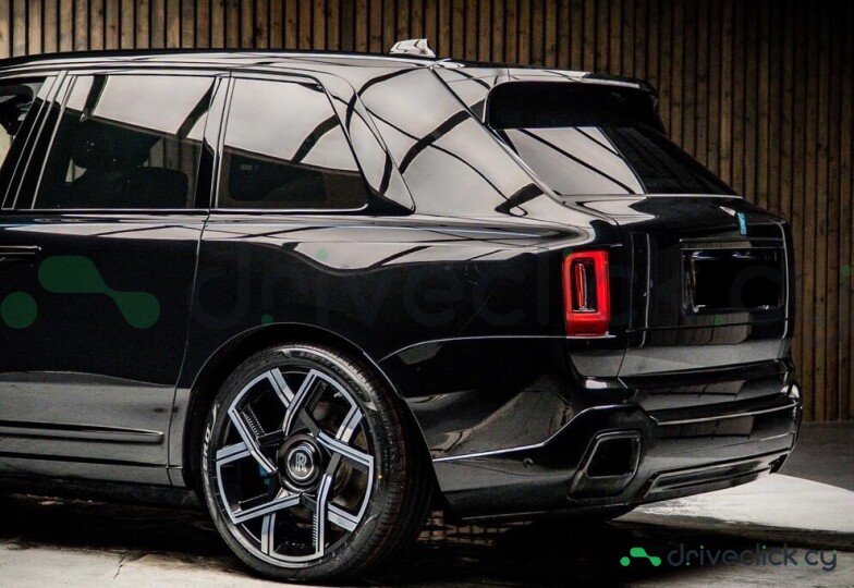 Rolls-Royce Cullinan Черный