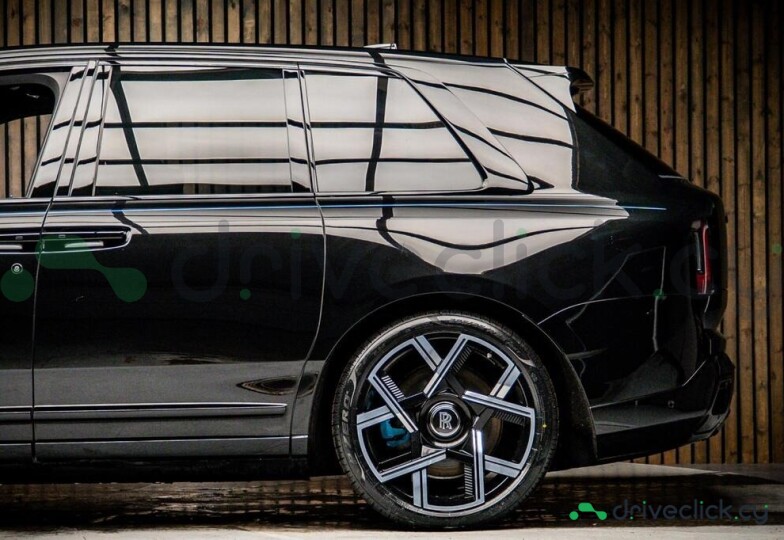 Rolls-Royce Cullinan Черный