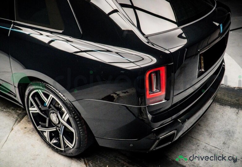 Rolls-Royce Cullinan Черный
