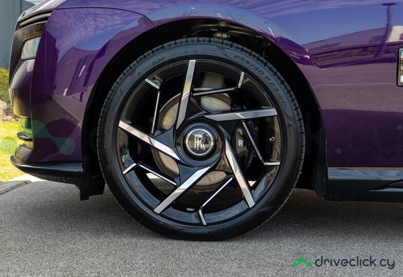 Rolls-Royce Spectre Purple