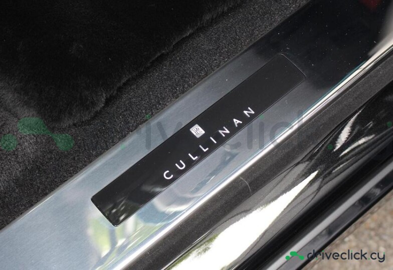 Rolls-Royce Cullinan Black