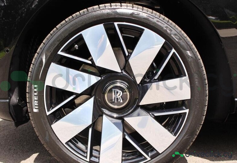 Rolls-Royce Cullinan Black