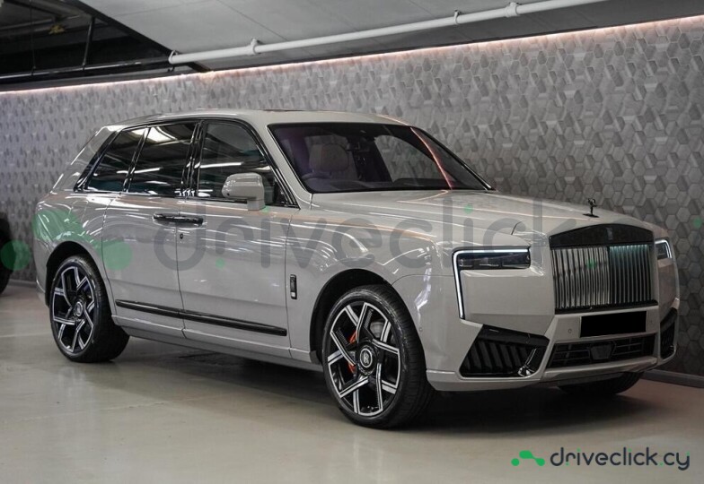 Rolls-Royce Cullinan Серый
