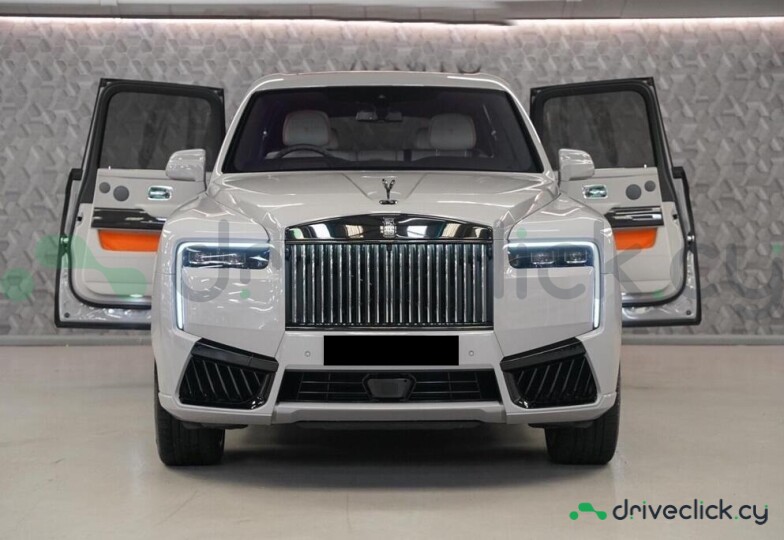 Rolls-Royce Cullinan Серый