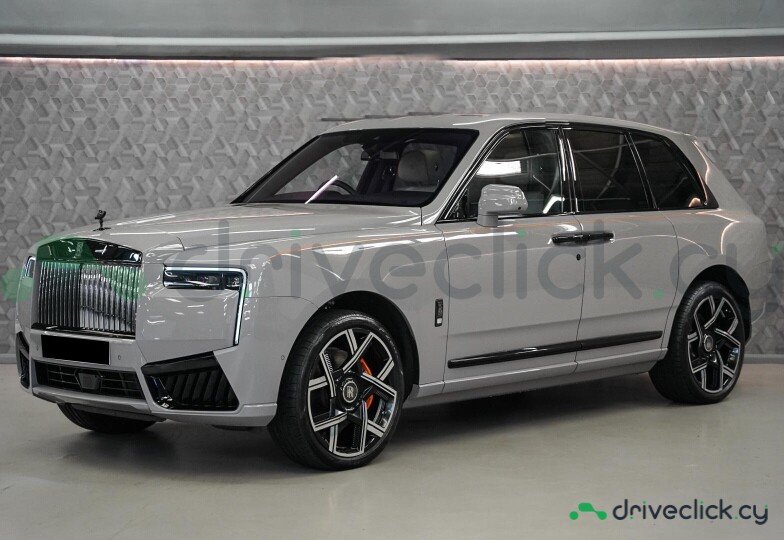 Rolls-Royce Cullinan Серый