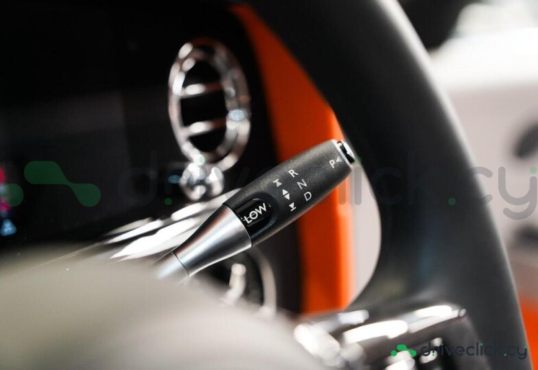 Rolls-Royce Cullinan Серый