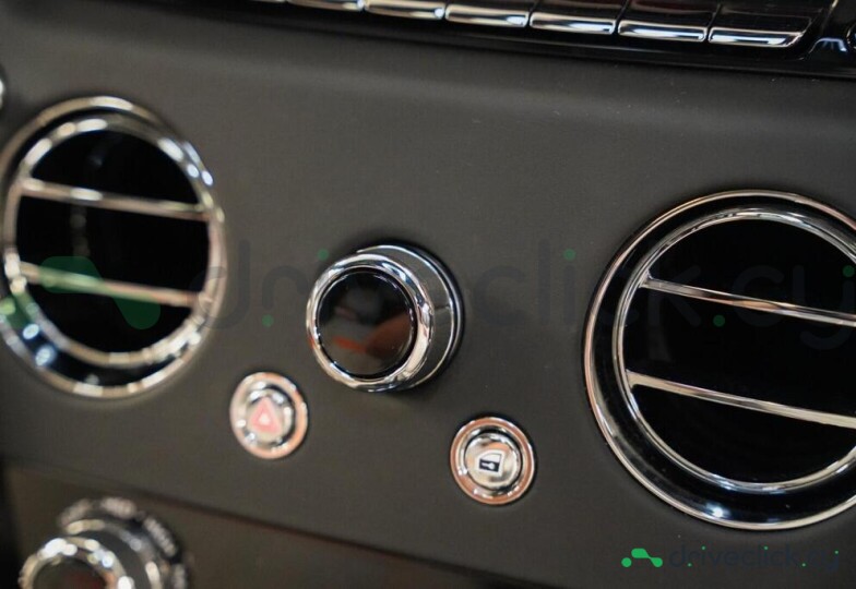 Rolls-Royce Cullinan Серый