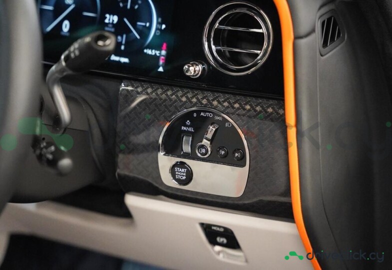 Rolls-Royce Cullinan Серый
