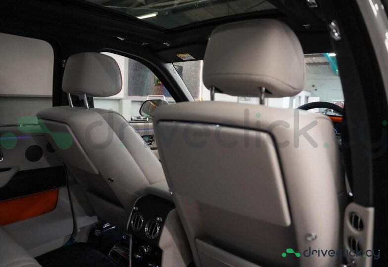 Rolls-Royce Cullinan Серый