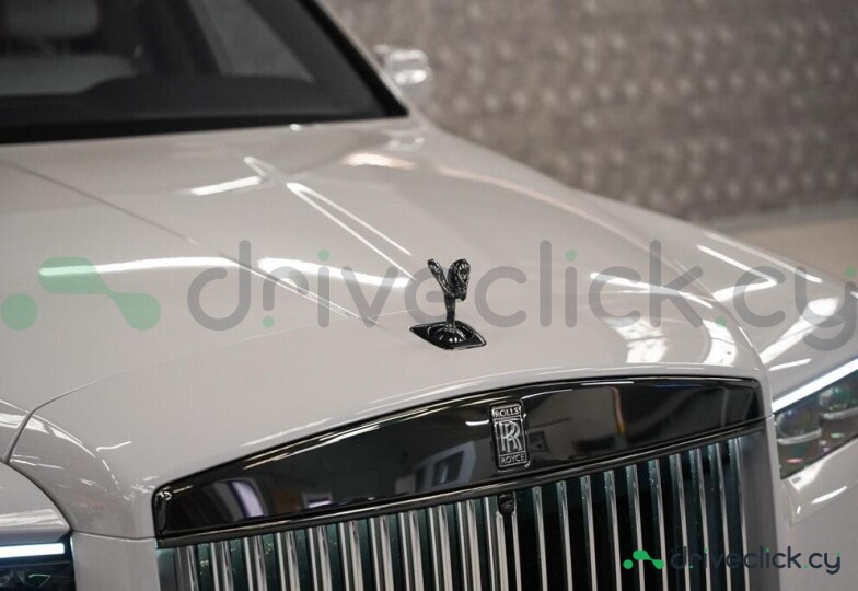 Rolls-Royce Cullinan Серый