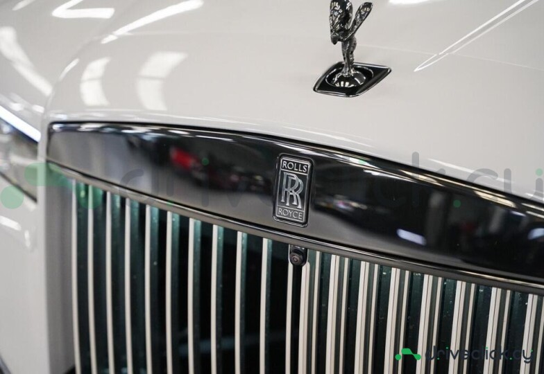 Rolls-Royce Cullinan Серый