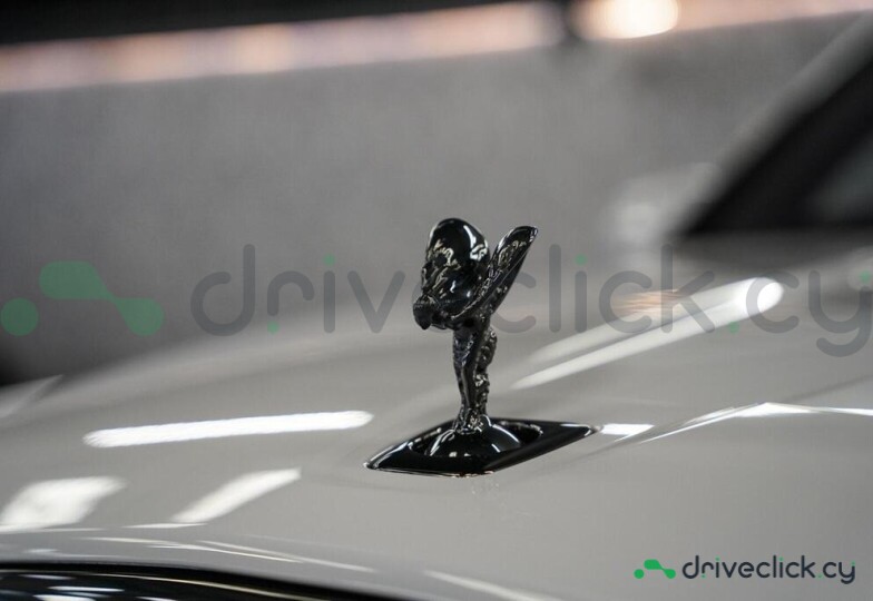 Rolls-Royce Cullinan Серый