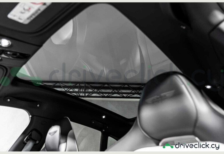 Aston Martin DBX Зеленый