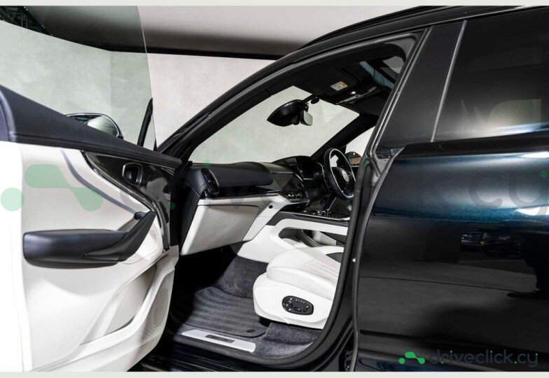 Aston Martin DBX Зеленый