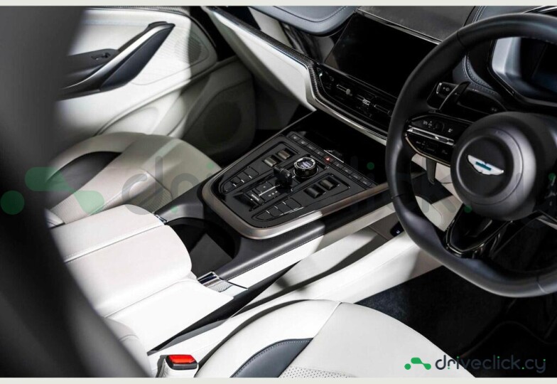 Aston Martin DBX Зеленый