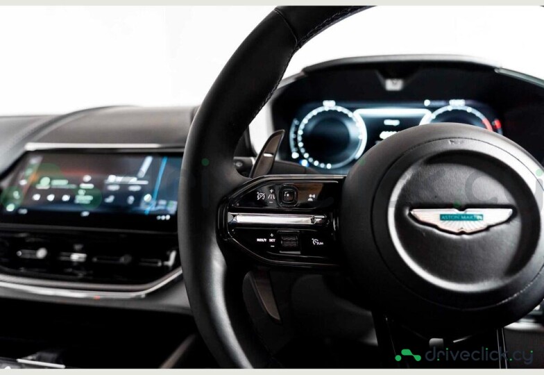 Aston Martin DBX Зеленый