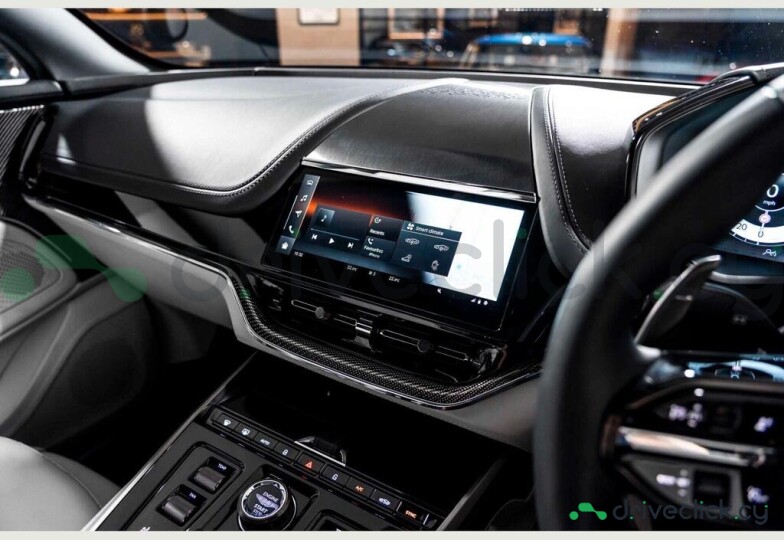 Aston Martin DBX Зеленый