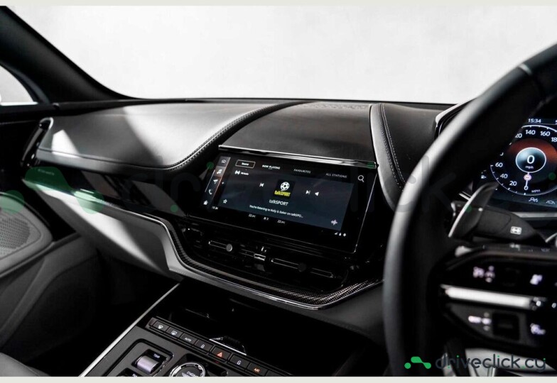 Aston Martin DBX Зеленый