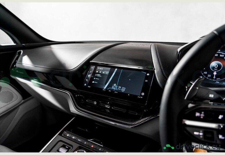 Aston Martin DBX Зеленый