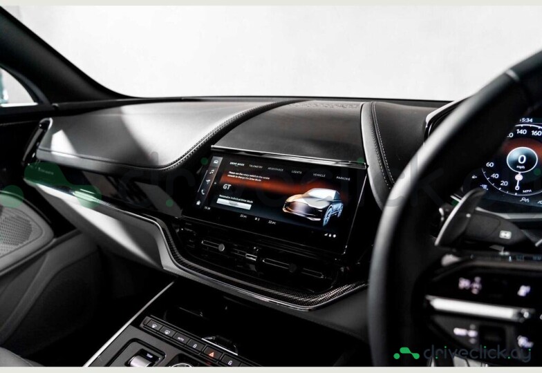 Aston Martin DBX Зеленый