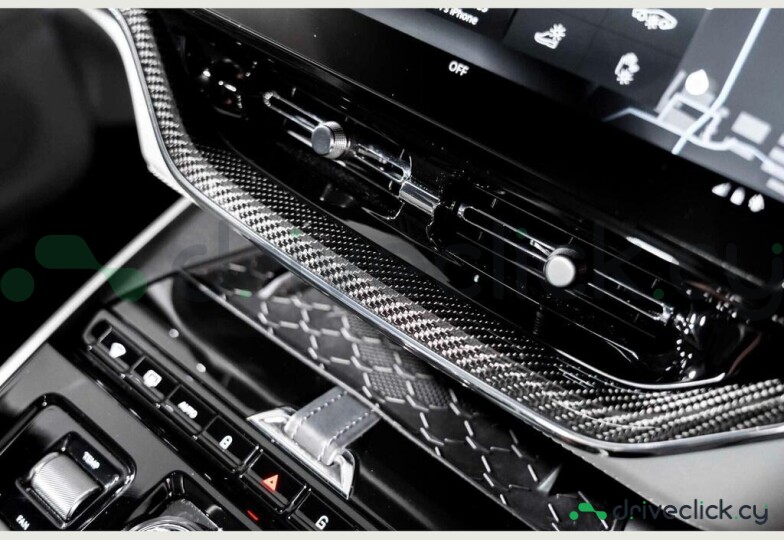 Aston Martin DBX Зеленый
