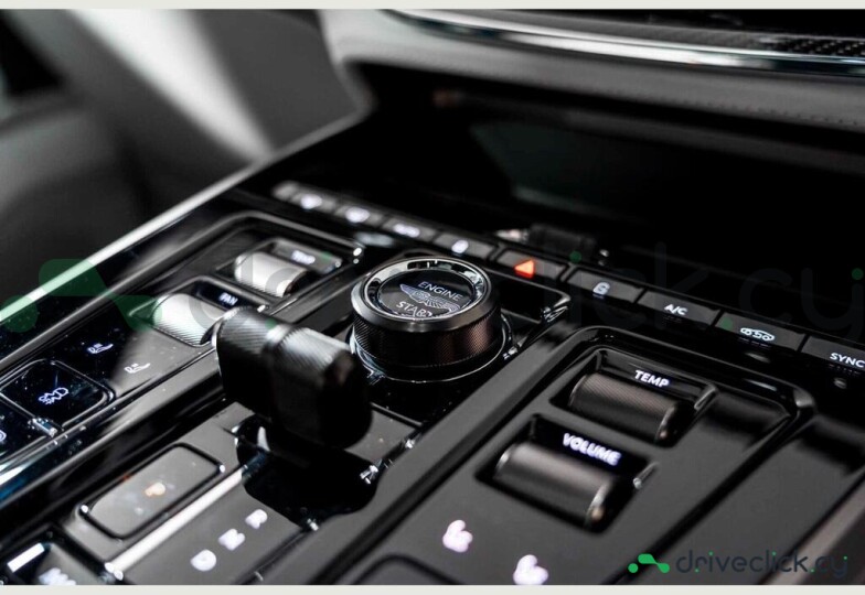 Aston Martin DBX Зеленый