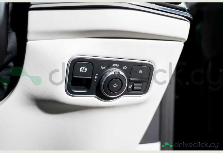 Aston Martin DBX Зеленый