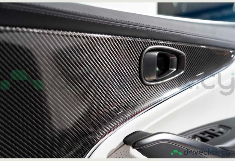Aston Martin DBX Зеленый
