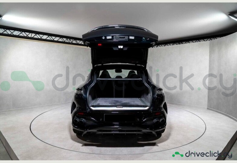 Aston Martin DBX Зеленый