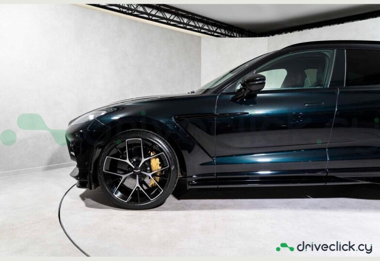 Aston Martin DBX Зеленый