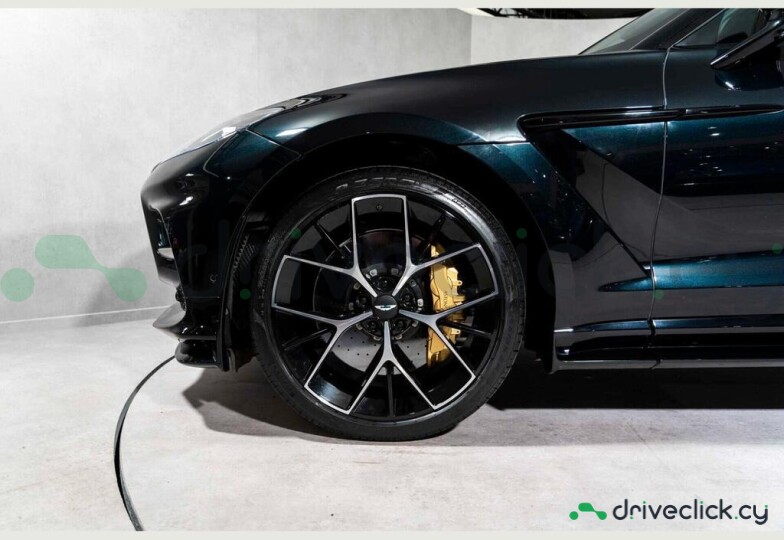 Aston Martin DBX Зеленый