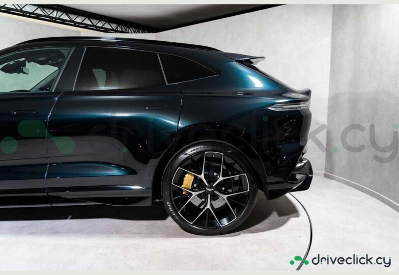 Aston Martin DBX Зеленый