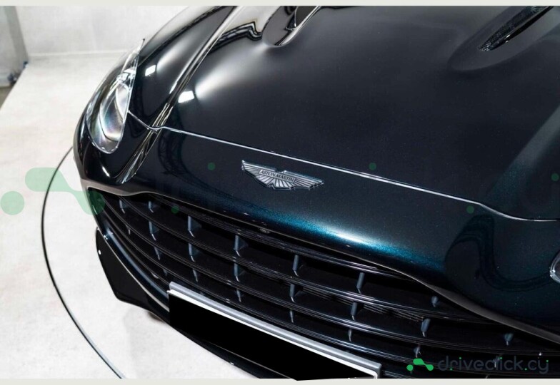 Aston Martin DBX Зеленый