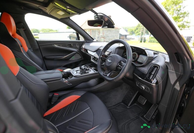 Aston Martin DBX Серый