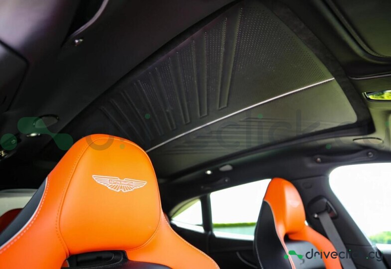 Aston Martin DBX Серый