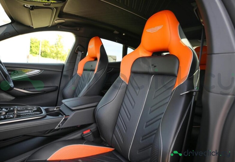 Aston Martin DBX Серый