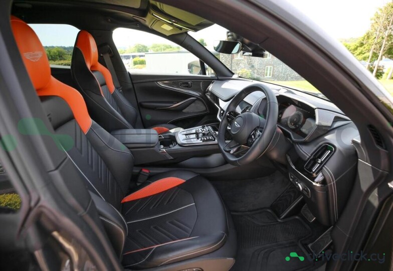 Aston Martin DBX Серый
