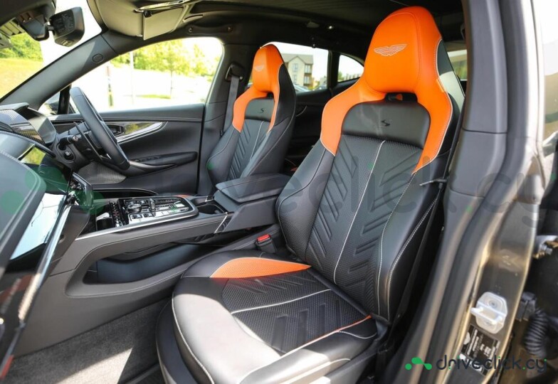 Aston Martin DBX Серый