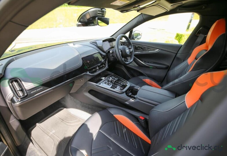 Aston Martin DBX Серый