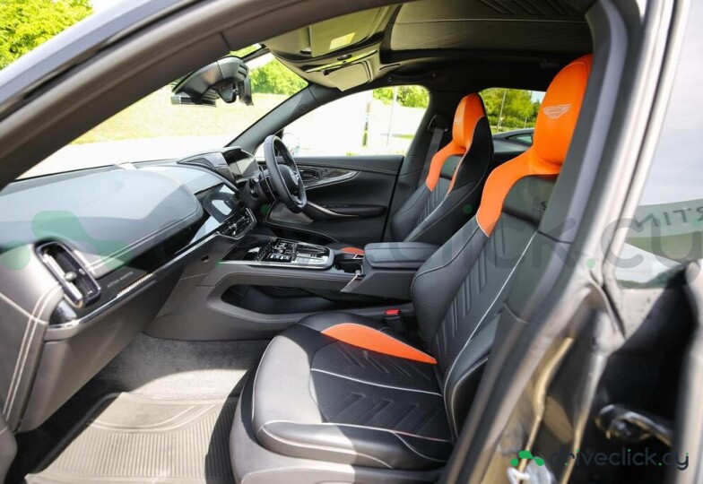Aston Martin DBX Серый