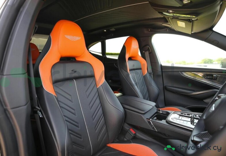 Aston Martin DBX Серый