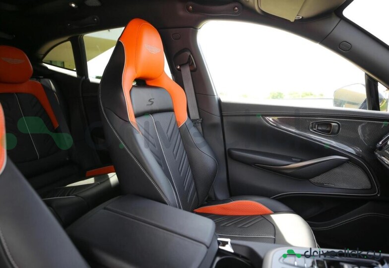 Aston Martin DBX Серый