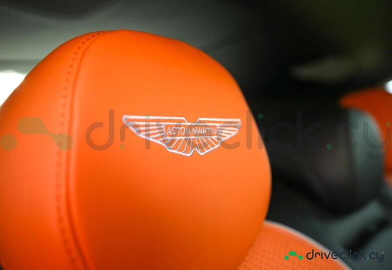 Aston Martin DBX Серый