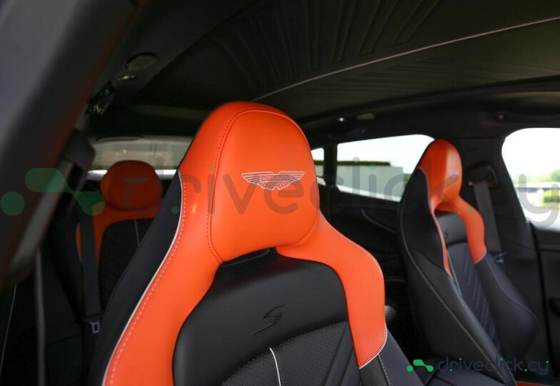 Aston Martin DBX Серый
