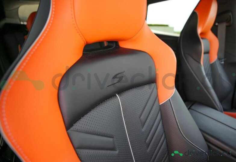 Aston Martin DBX Серый