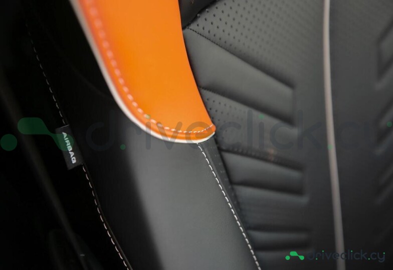 Aston Martin DBX Серый