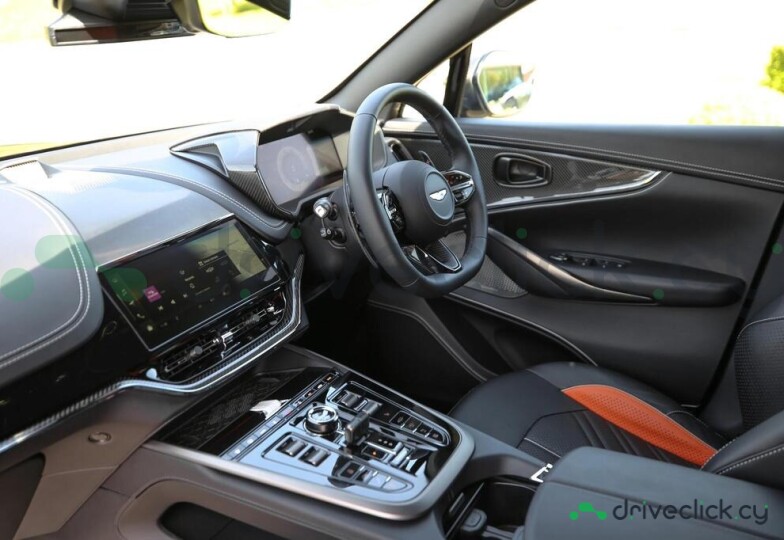 Aston Martin DBX Серый