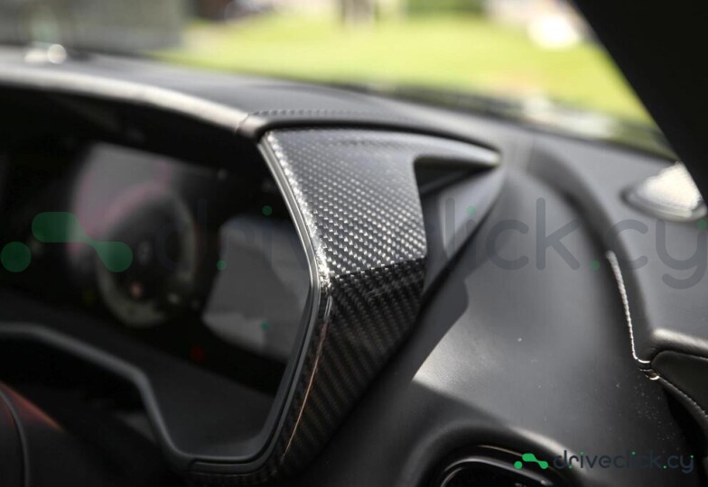 Aston Martin DBX Серый