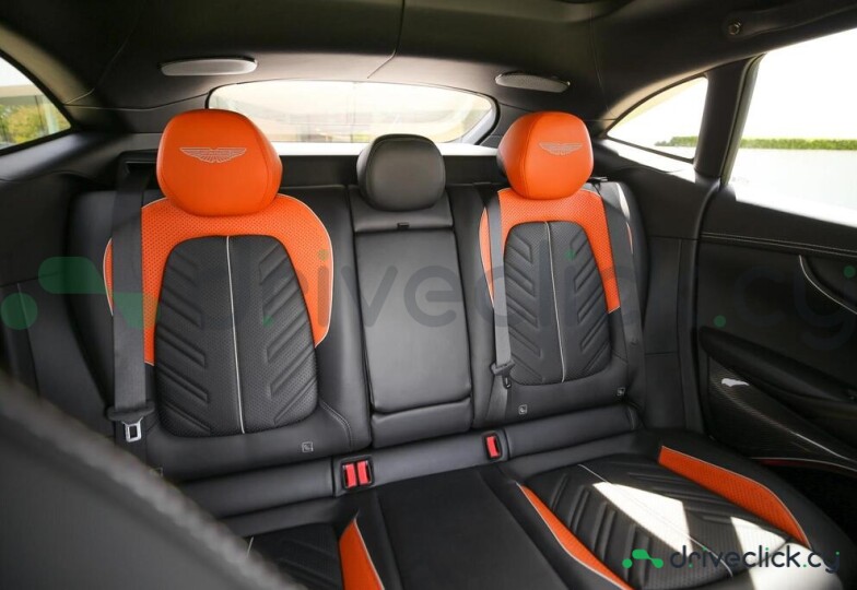 Aston Martin DBX Серый